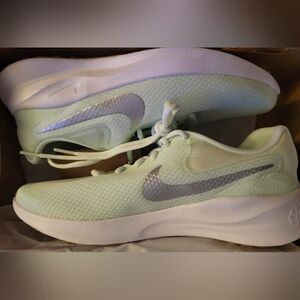 Nike Sneakers Modern Athletic Style